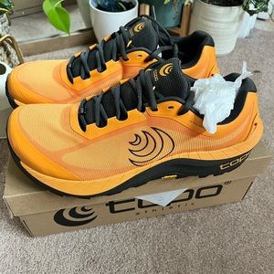Topo MTN racer 3 “brand new” size 10.5